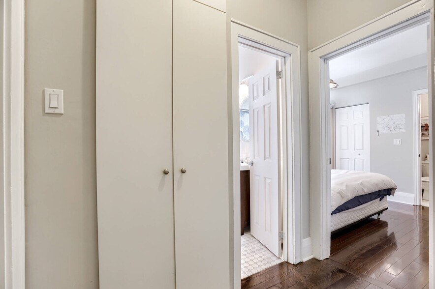 More Photos Of 4 Oriole Gdns, Toronto Apartments For Sale