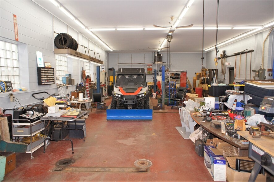 More Photos Of 4632 Lake Shore Rd, Hamburg Auto Repair For Sale