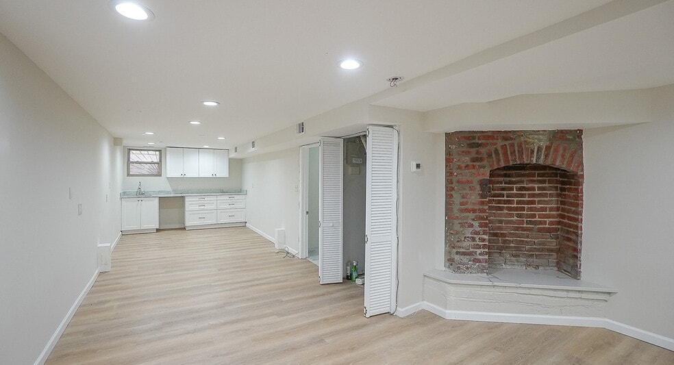 More Photos Of 37 Florida Ave NE, Washington Office For Sale