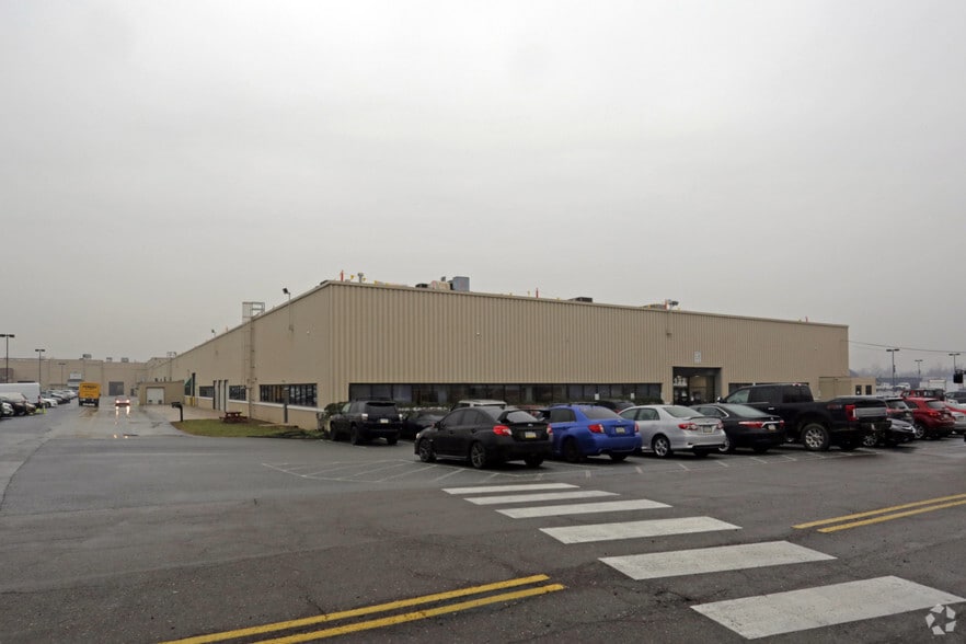 More Photos Of 122 Mill Rd, Oaks Warehouse For Lease