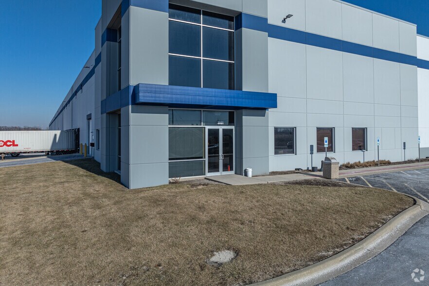 More Photos Of 3801 CenterPoint Way, Joliet Distribution For Lease