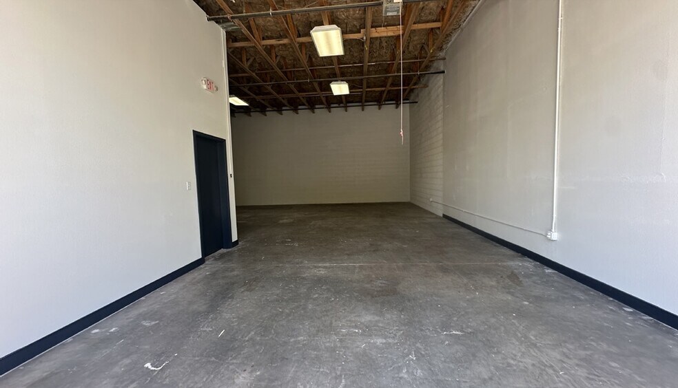 More Photos Of 300 N Pasadena St, Gilbert Warehouse For Lease
