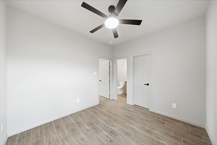 More Photos Of 10214 Carmencita Way, Houston Apartments For Sale