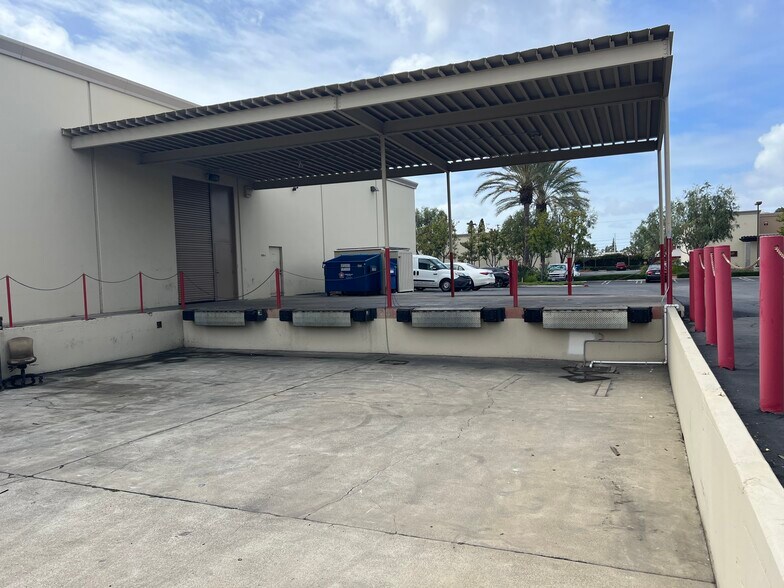 More Photos Of 1529 E McFadden Ave, Santa Ana Warehouse For Lease