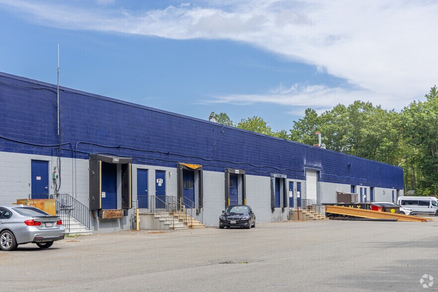 More Photos Of 25 South St, Hopkinton Research And Development For Lease