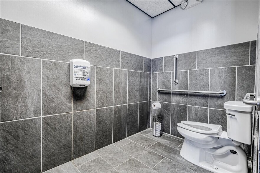 More Photos Of 3404 Main St, Homestead Storefront For Sale