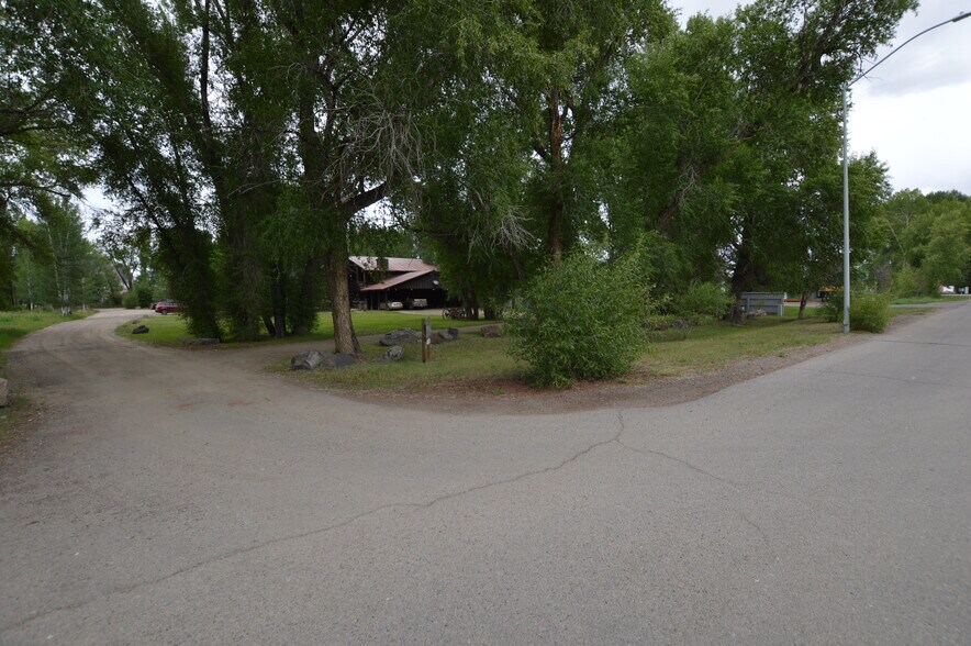 More Photos Of 1412 W Gunnison Ave, Gunnison Apartments For Sale