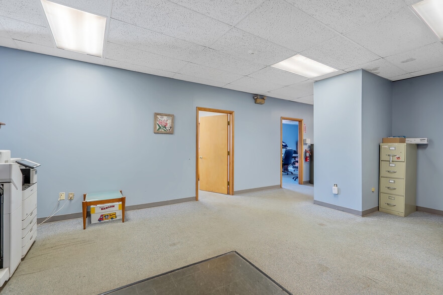 More Photos Of 532 State Fair Blvd, Syracuse Light Distribution For Sale