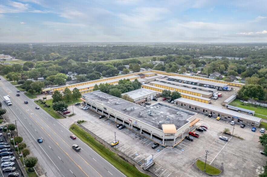 More Photos Of 5730 W Broadway St, Pearland Unknown For Lease