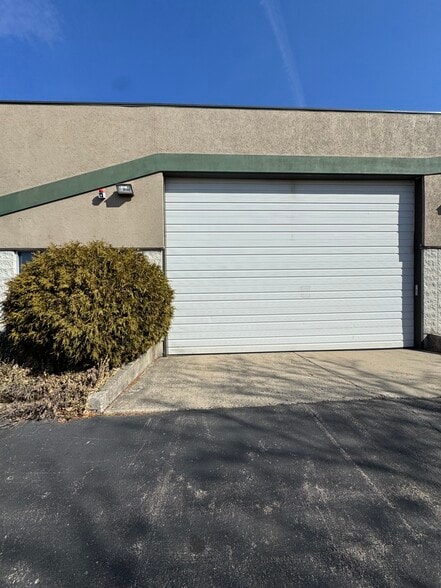 More Photos Of 12137 Rhea Dr, Plainfield Warehouse For Lease