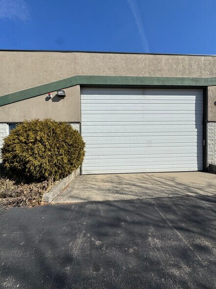 More Photos Of 12137 Rhea Dr, Plainfield Warehouse For Lease