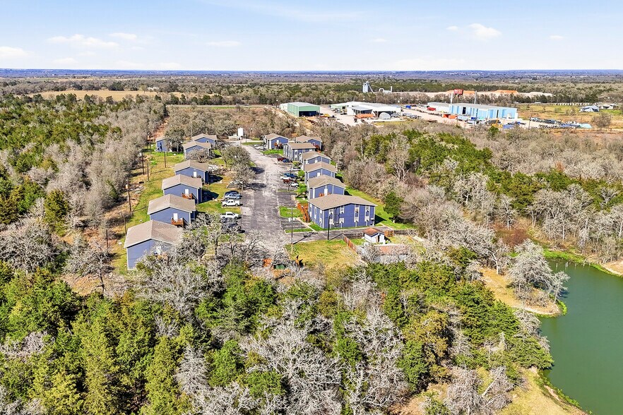 More Photos Of 1105 Westwood Ln, Giddings Apartments For Sale