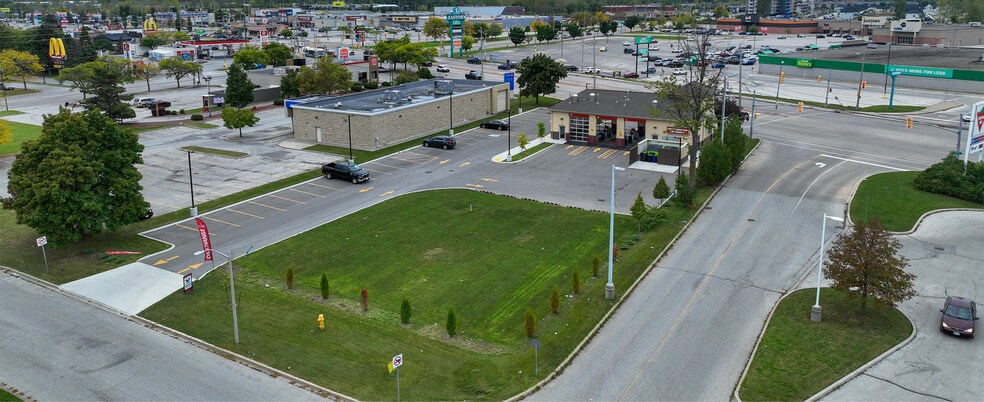 More Photos Of 8025 Tecumseh Rd E, Windsor General Retail For Lease