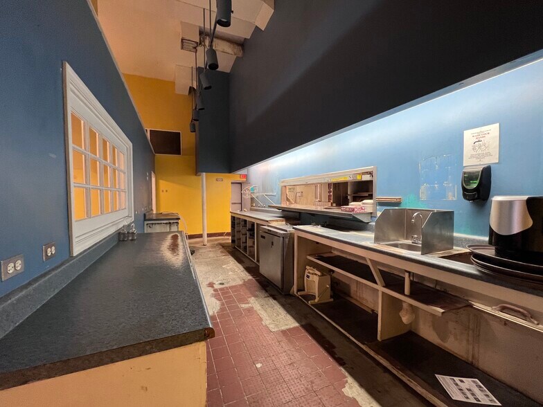 More Photos Of 113 S Court Ave, Memphis General Retail For Sale