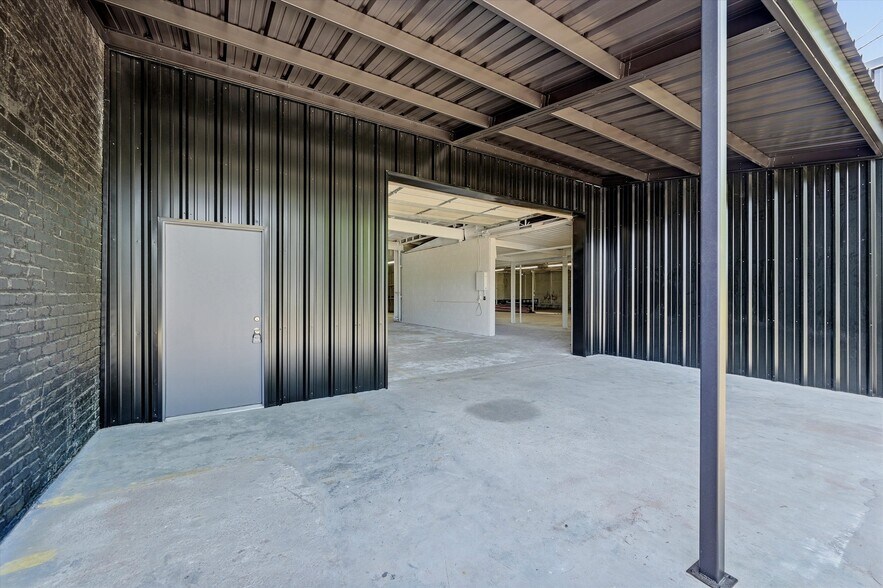 More Photos Of 613 S Armstrong Ave, Denison Warehouse For Sale