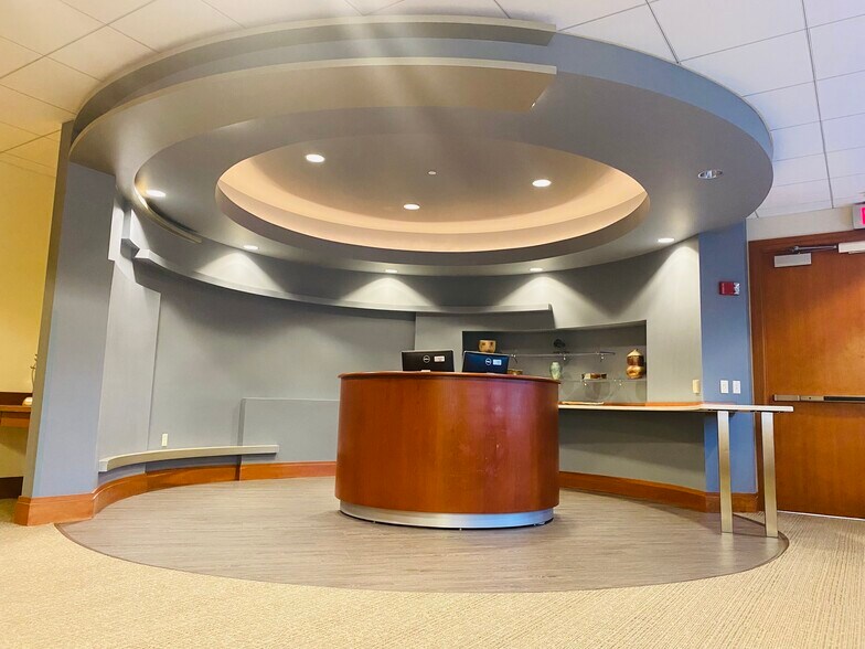 More Photos Of 500 Main St, Dubuque Office For Sale