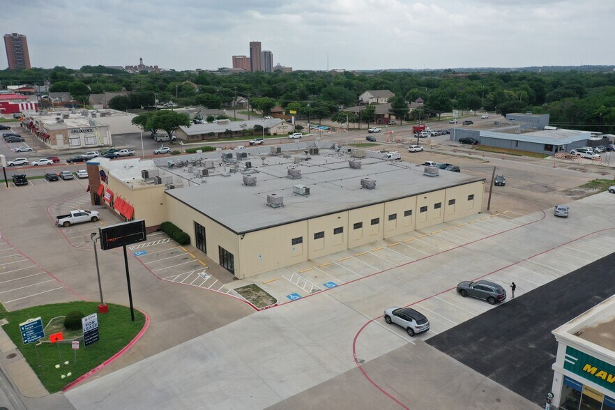 Primary Photo Of 501-511 W University Dr, Denton Unknown For Lease