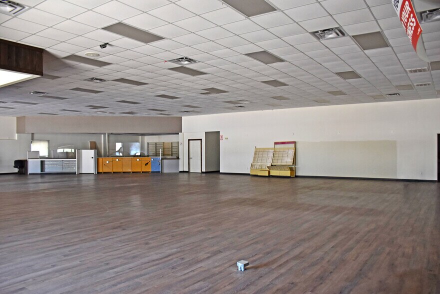 More Photos Of 200-201 N Main St, Sweeny Storefront For Sale
