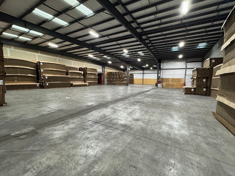More Photos Of 16121 Business Pky, Hagerstown Warehouse For Lease