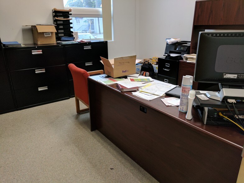 More Photos Of 110-120 W Hampton Ave, Capitol Heights Flex For Lease