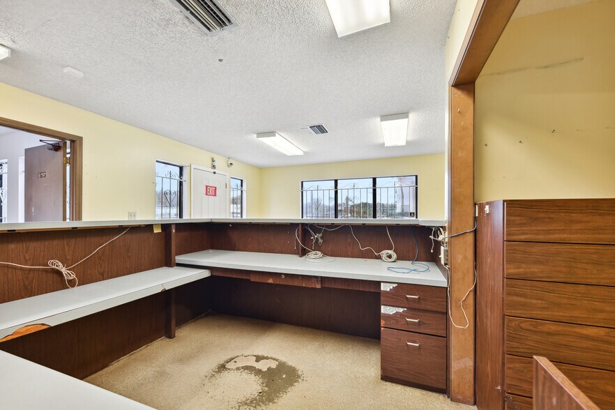 More Photos Of 10569 Lem Turner Rd, Jacksonville Medical For Sale