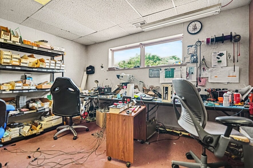 More Photos Of 516-528 Main St, Hamilton Office For Sale
