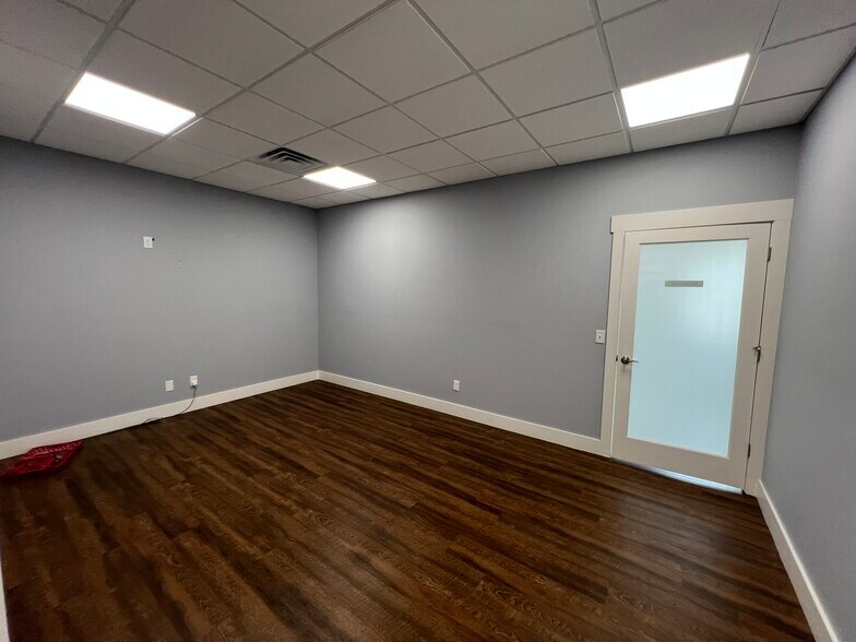 More Photos Of 117 Parkwood St, Lowell Office For Sale
