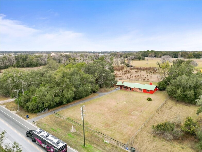 Primary Photo Of 274 W Kings Hwy, Center Hill Flex For Sale