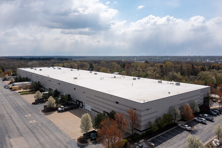More Photos Of 1020 Davey Rd, Woodridge Warehouse For Lease