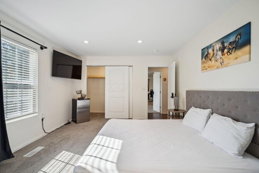 More Photos Of 4677 E Livingston Ave, Columbus Specialty For Sale