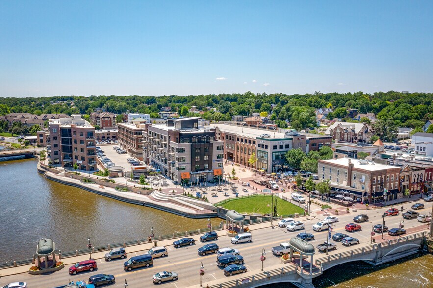 More Photos Of S 1st St, St Charles Unknown For Lease