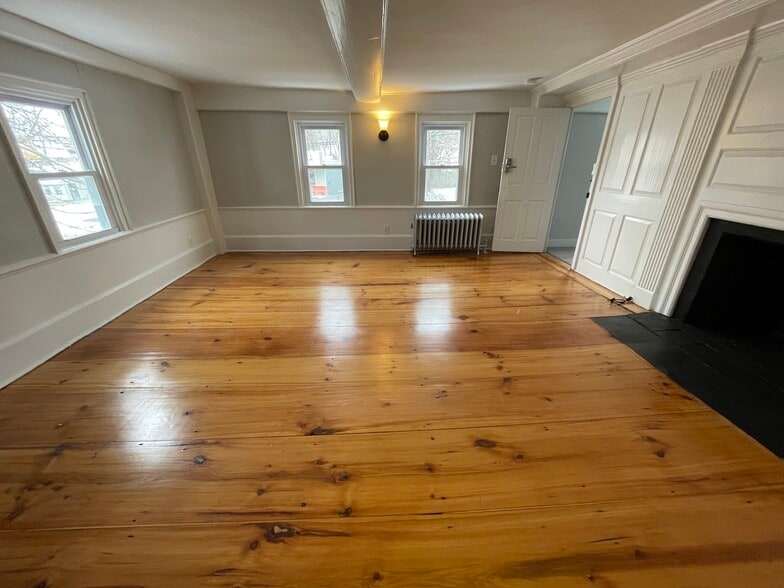 More Photos Of 3 Portsmouth Ave, Exeter General Retail For Lease