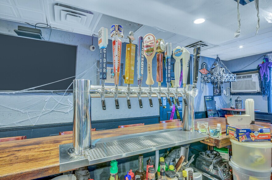 More Photos Of 524 Court St, Scranton General Retail For Sale