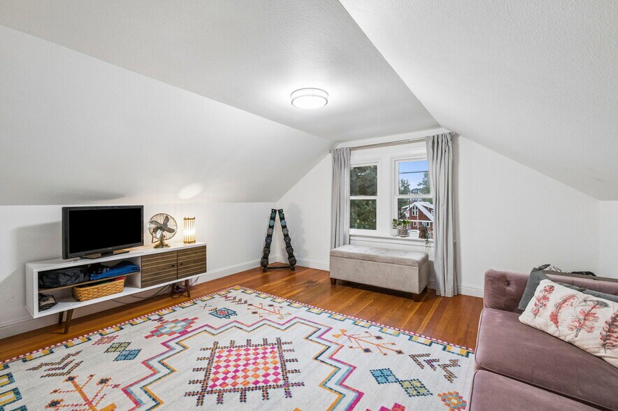 More Photos Of 11020 N Moore Ave, Portland Flex For Sale