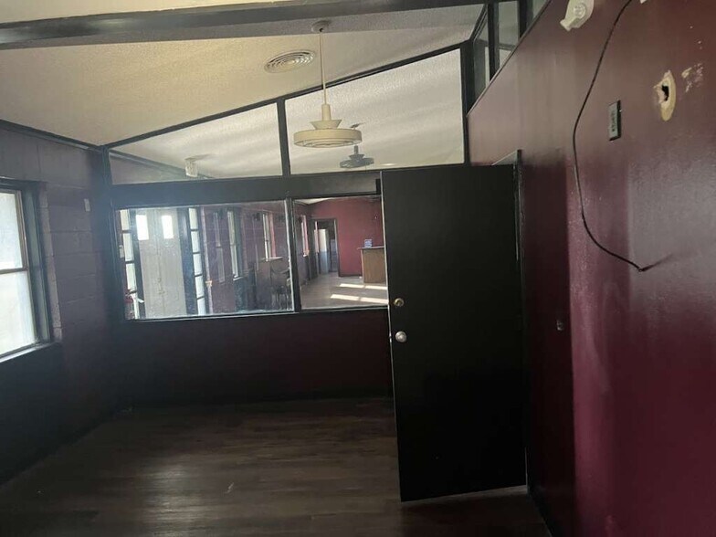 More Photos Of 1120 E Sen Carlos Truan Blvd, Kingsville Restaurant For Sale