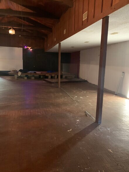 More Photos Of 8804 Warsaw Road 85, Aliceville Loft Creative Space For Sale