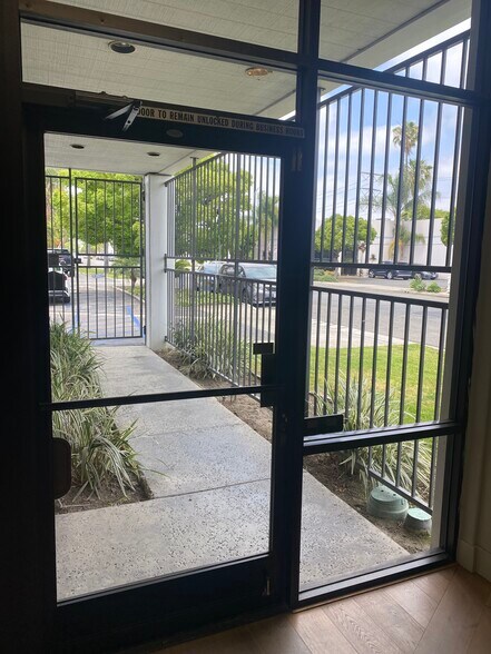 More Photos Of 510 Goetz Ave, Santa Ana Warehouse For Lease