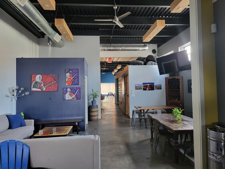More Photos Of 1735 Oak St, Kansas City Restaurant For Lease
