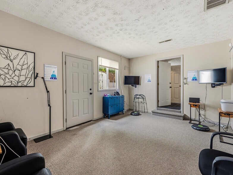 More Photos Of 2124 Hendersonville Rd, Arden Office For Sale