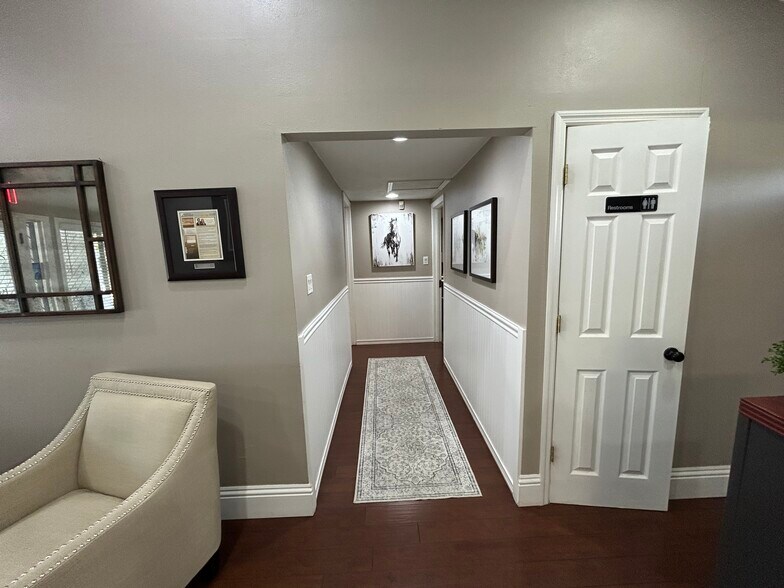 More Photos Of 223 Lithia Pinecrest Rd, Brandon Office For Sale