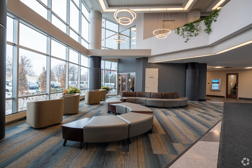 More Photos Of 6160 N Summit Dr, Brooklyn Center Office For Lease