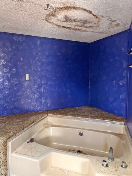 More Photos Of 3268 - 3244 River Fork Rd, Waterloo Bar For Sale