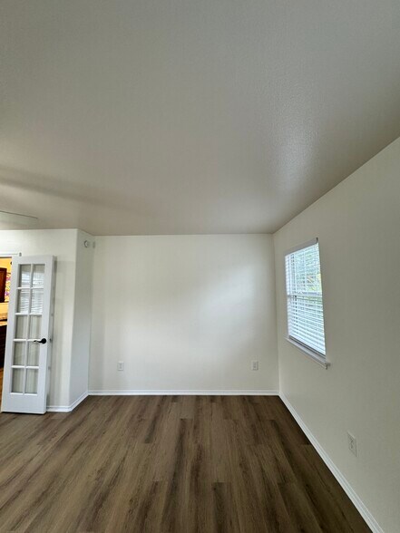 More Photos Of 143 N West St, Bertram Flex For Sale