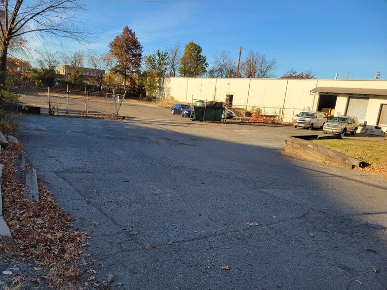 More Photos Of 701 E Linden Ave, Linden Warehouse For Lease