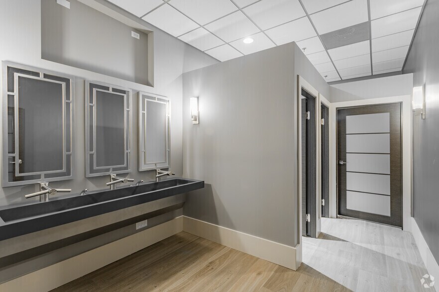 More Photos Of 1741-1761 N Dilleys Rd, Gurnee Office For Lease