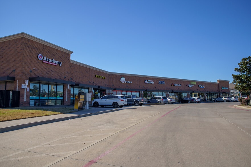 More Photos Of 10716-10860 N Beach St, Keller Unknown For Lease