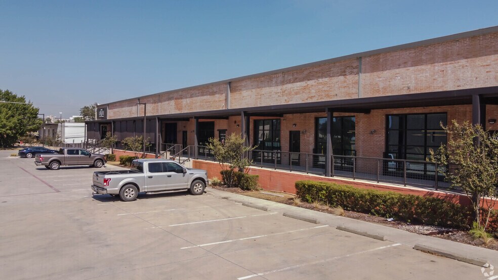 More Photos Of 1108 Quaker St, Dallas Showroom For Lease