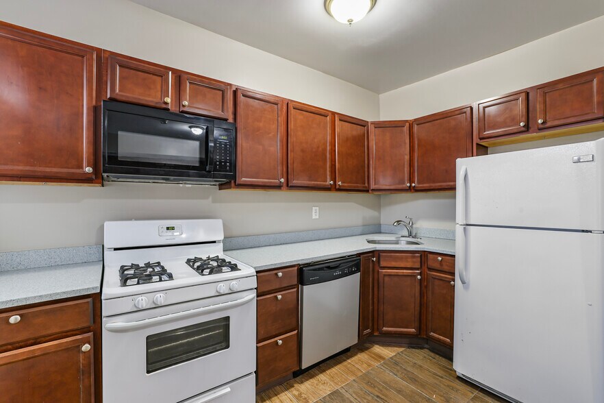 More Photos Of 302 V St NE, Washington Multifamily For Sale