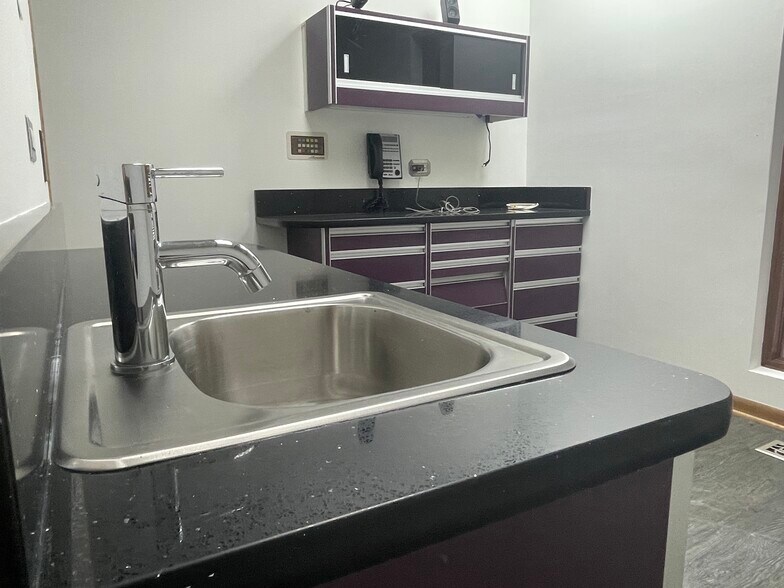 More Photos Of 5145 Washington St, Downers Grove Office For Lease