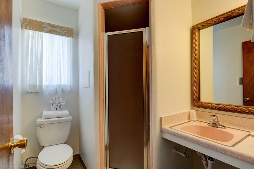 More Photos Of 13383 Sierra Way, Kernville Hotel For Sale